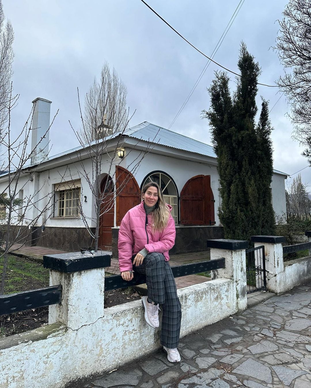 Jimena Barón pasó por la casa en la que vivió su padre en Chubut.