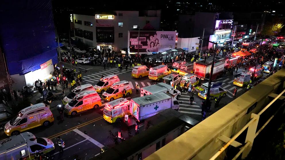 Imágenes del día de la estampida durante las celebraciones de Halloween en Seúl. 