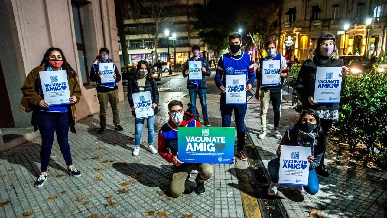 Campaña de concientización en Rosario para que los jóvenes se vacunen contra el coronavirus