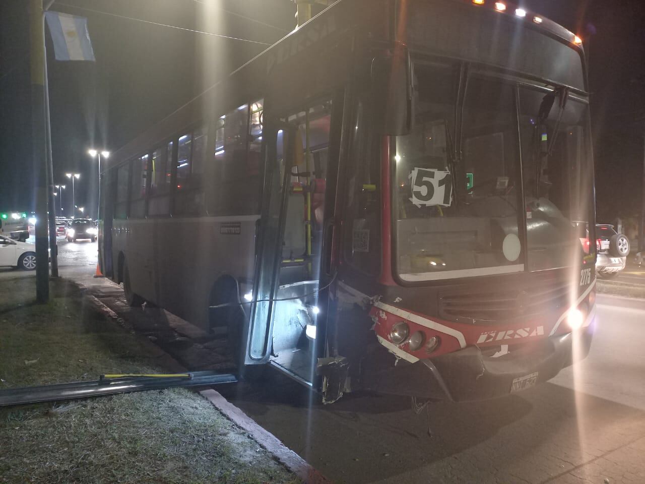 Un colectivo de Ersa impactó contra un taxi en Córdoba.