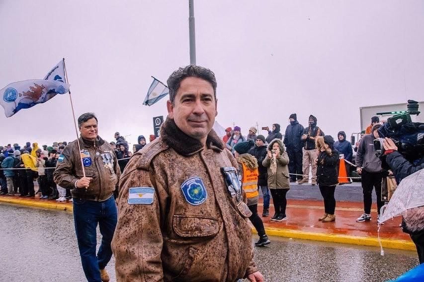 Vuoto encabezó el exitoso desfile por el 138° Aniversario de Ushuaia