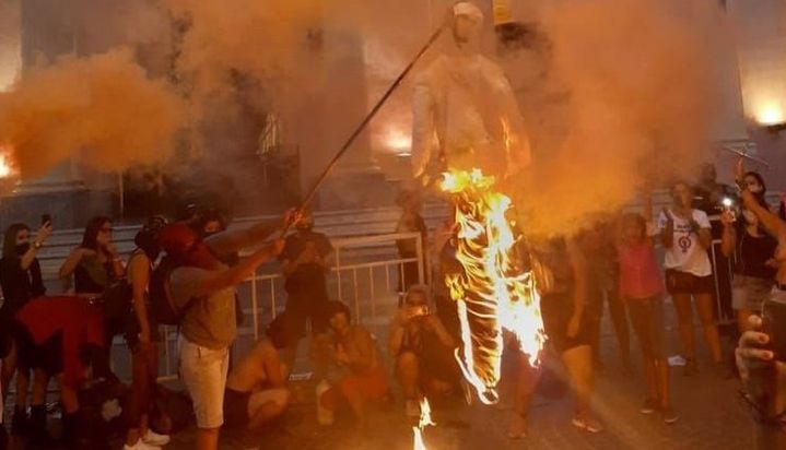 Momentos de tensión se vivieron durante la manifestación por el Día de la Mujer en Salta.