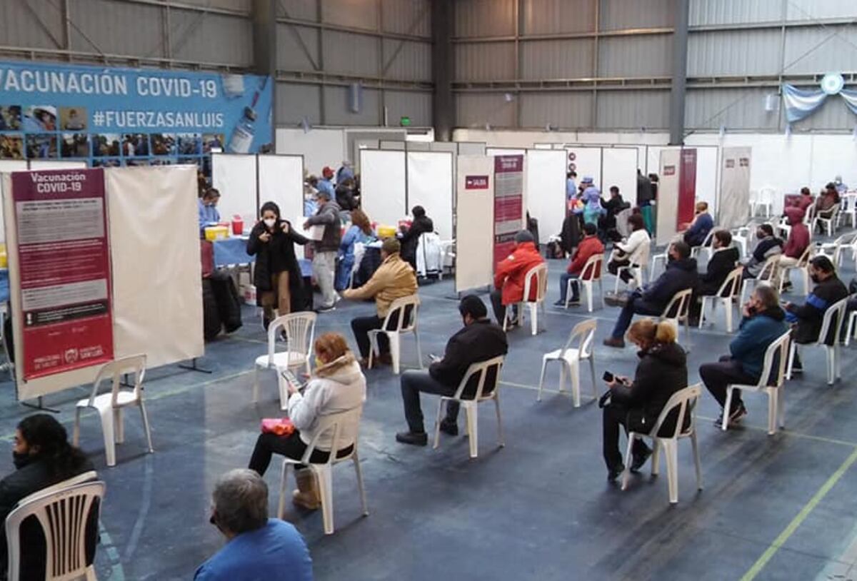 Preparan un megaoperativo de vacunación a docentes