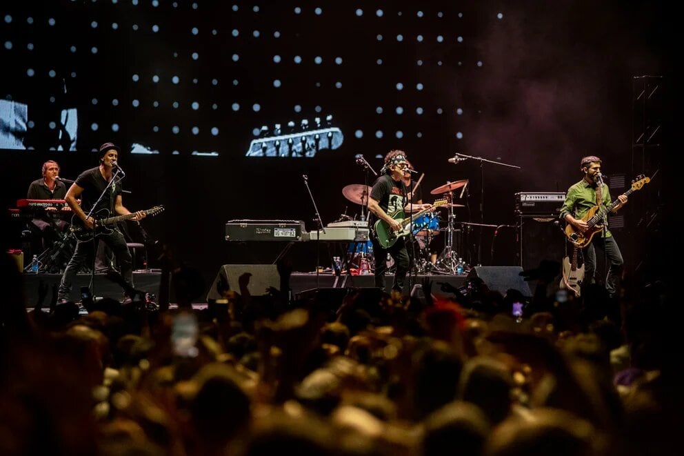 Andres Calamaro y su banda.