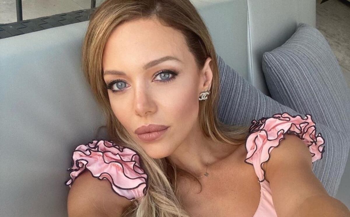 Evangelina Anderson posó en top y pantalón de cuero, y desafió: “Parezco una chica mala”