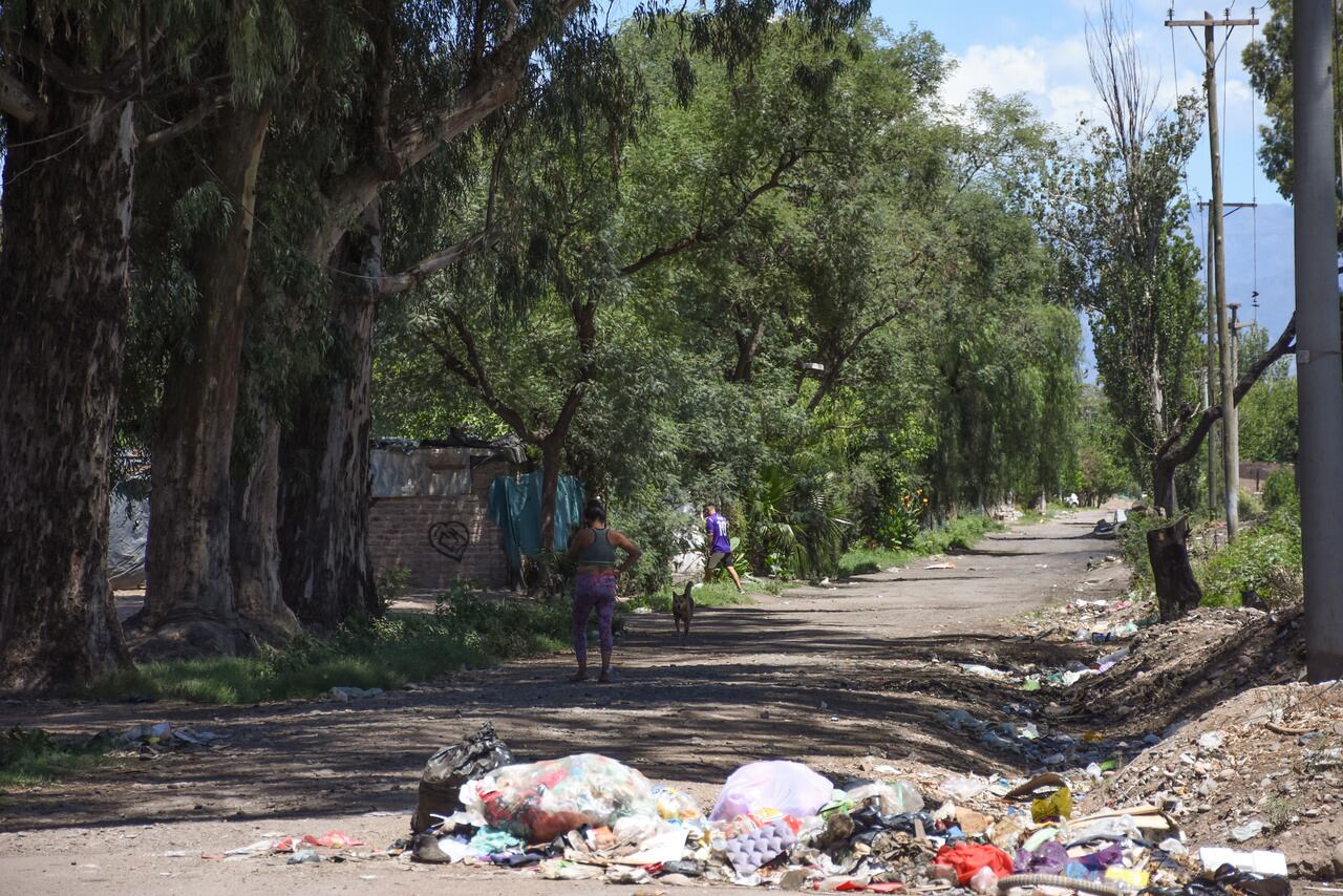 Horror en Guaymallén: hallaron a una mujer asesinada de un tiro en la cara e investigan si la mató su marido.
Fto: Mariana Villa / Los Andes