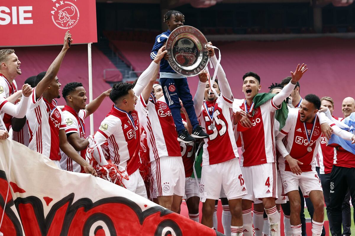 Ajax fundió su trofeo de campeón y le dará un regalo a los hinchas por ...
