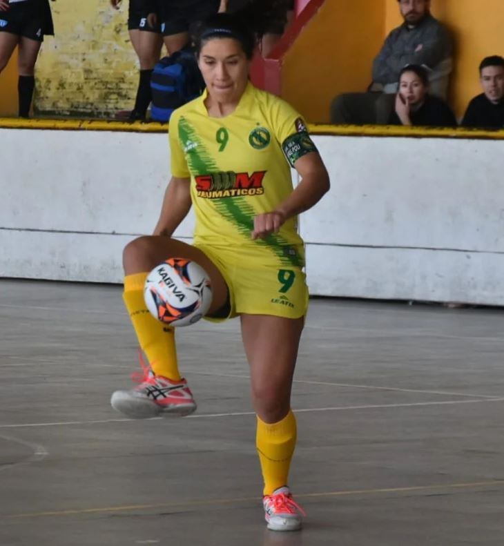 Anita Ontiveros en el equipo Cementista, tricampeón nacional