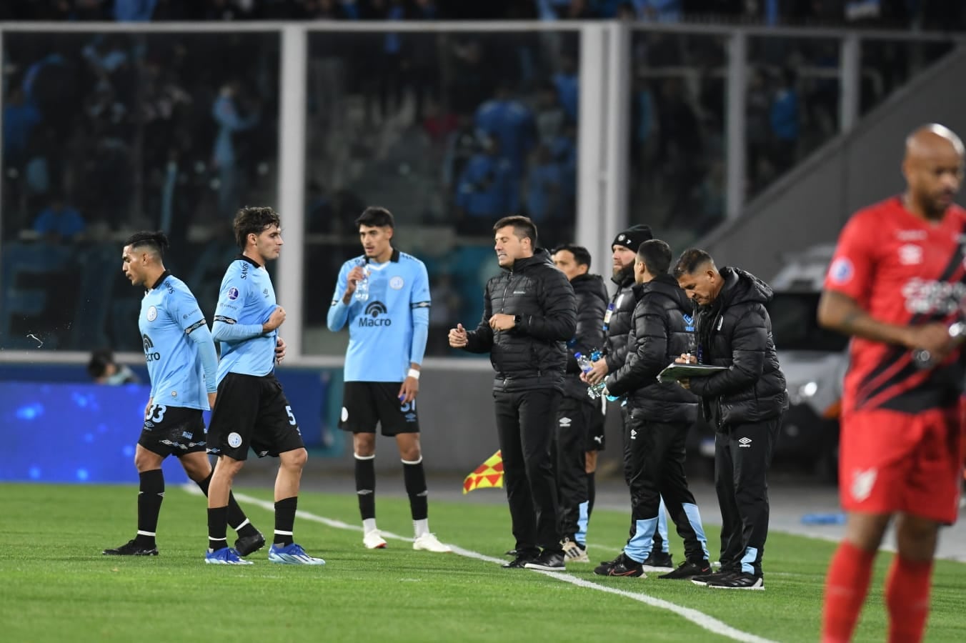 Belgrano enfrentó a Paranaense por los octavos de final de la Copa Sudamericana. (Facundo Luque / La Voz)