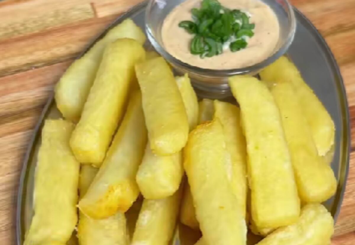 Crujientes por fuera y suaves por dentro: cómo hacer las mejores papas fritas caseras