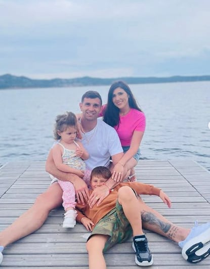 Dibu Martínez suele compartir fotos familiares en Instagram.