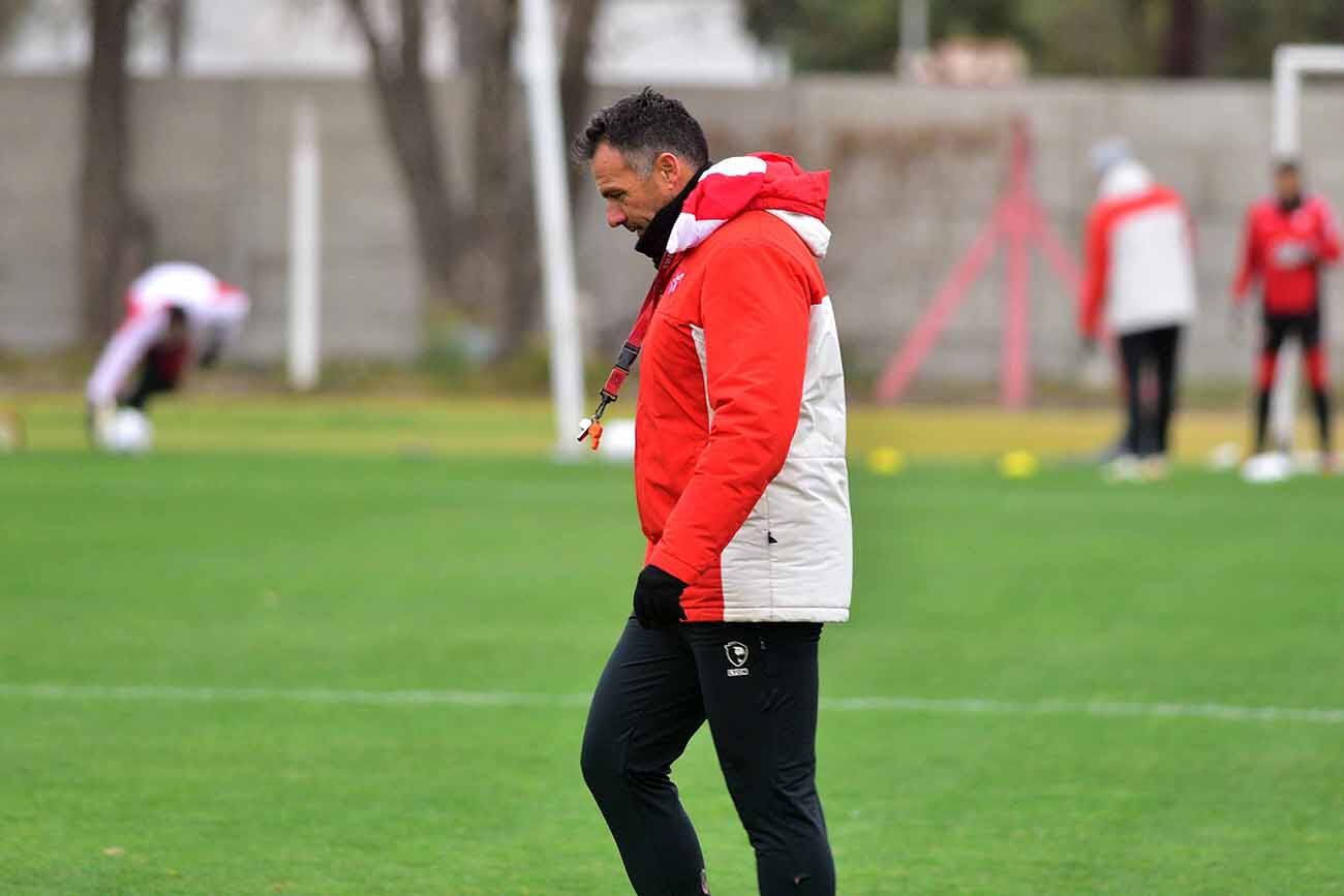 Diego Dabove director técnico Entrenamiento practica futbol el Club Instituto enel predio de La Agustina . (José Gabriel Hernández / La Voz)