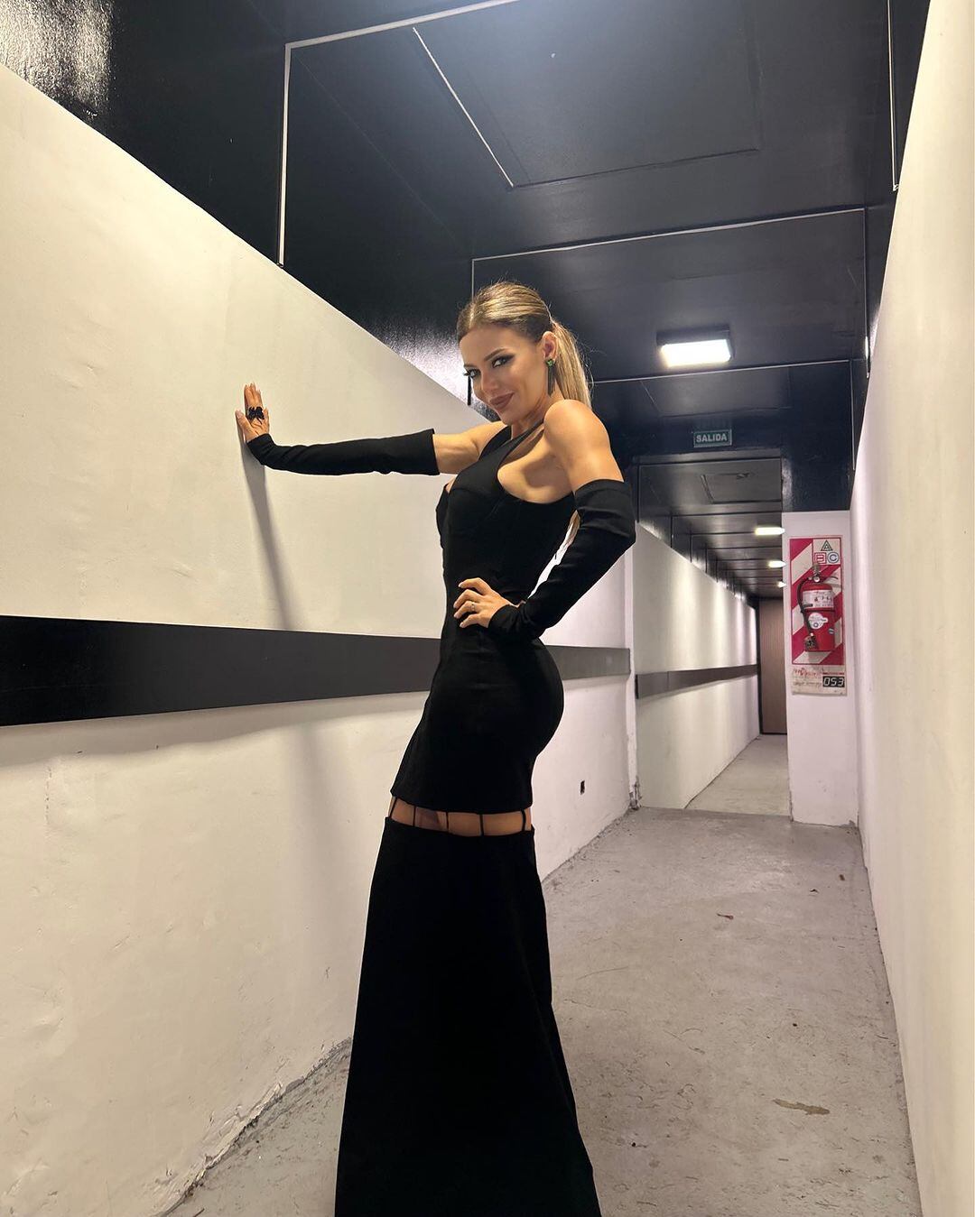 Evangelina Anderson lució un vestido total black ultra ajustado que paralizó el verano