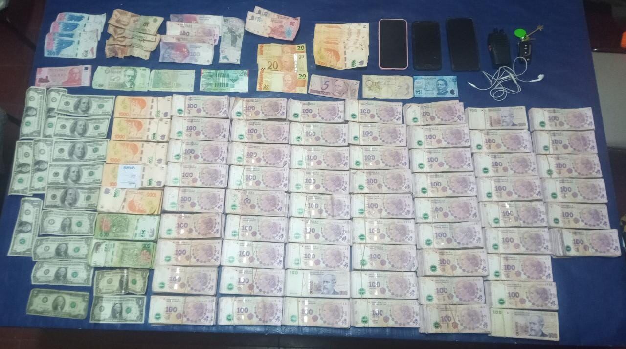 Parte del dinero robado en Villa Dolores.