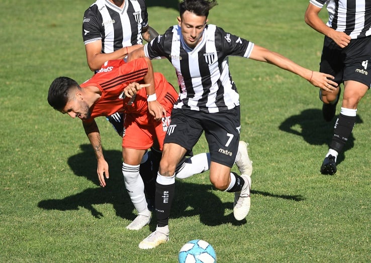 Gimnasia goleó a Deportivo Riestra