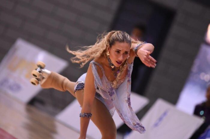 Valentina Campanella se prepara para el torneo Sudamericano de patinaje artístico.