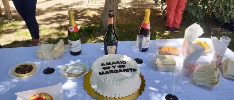 Fue la primera vez que un evento similar ocurría en el hospital neuquino y todo el equipo colaboró para agasajar a la pareja.