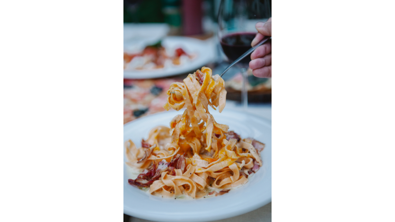 Pasta a la carbonara, la receta infalible que mostró el joven en sus redes.