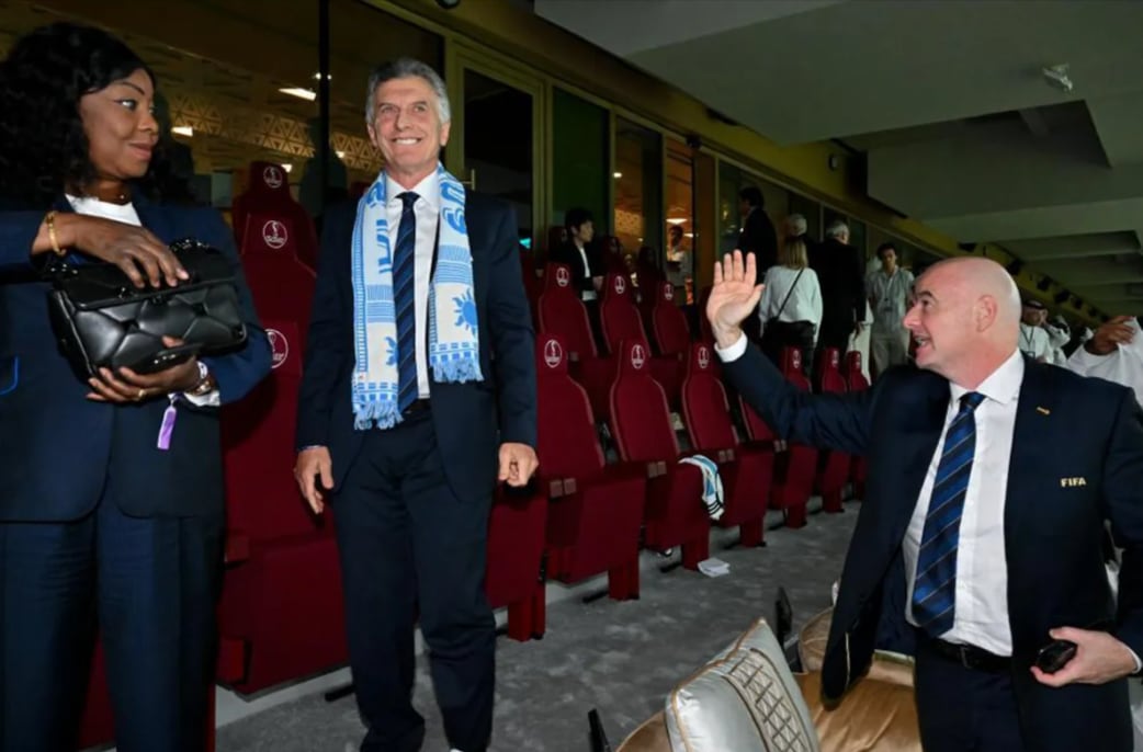 Mauricio Macri con Gianni Infantino durante el partido de Argentina y México.