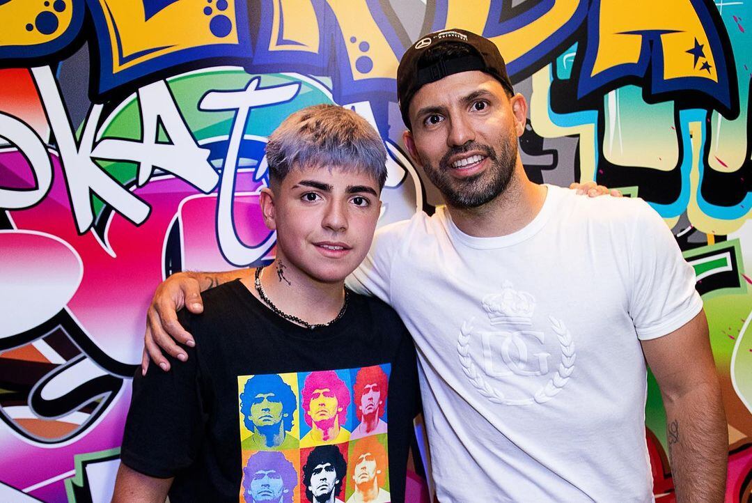 El Kun Agüero junto a su hijo Benjamín.