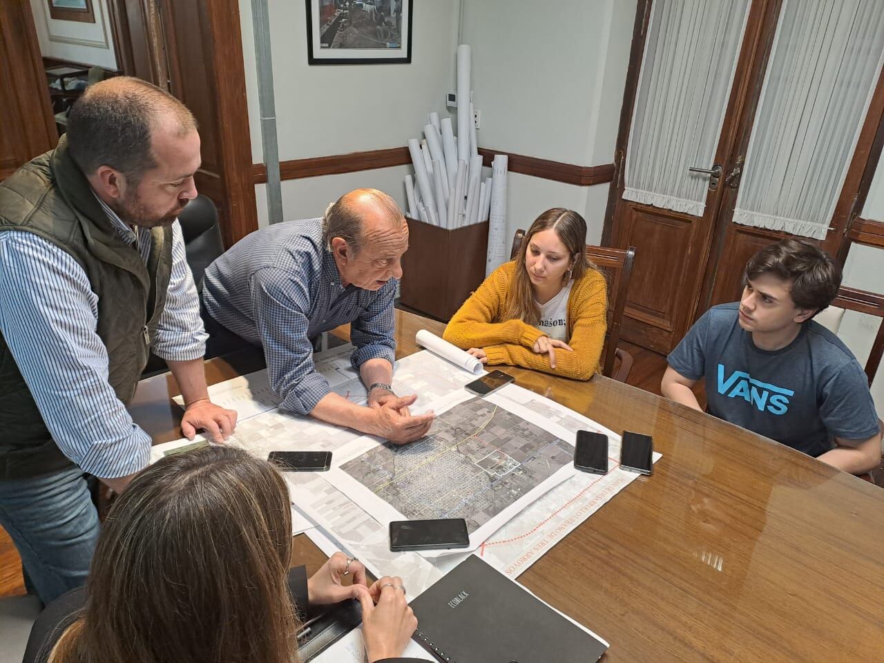 Sánchez se reunió con estudiantes de la carrera de Ingeniería Industrial que cursan en Tres Arroyos