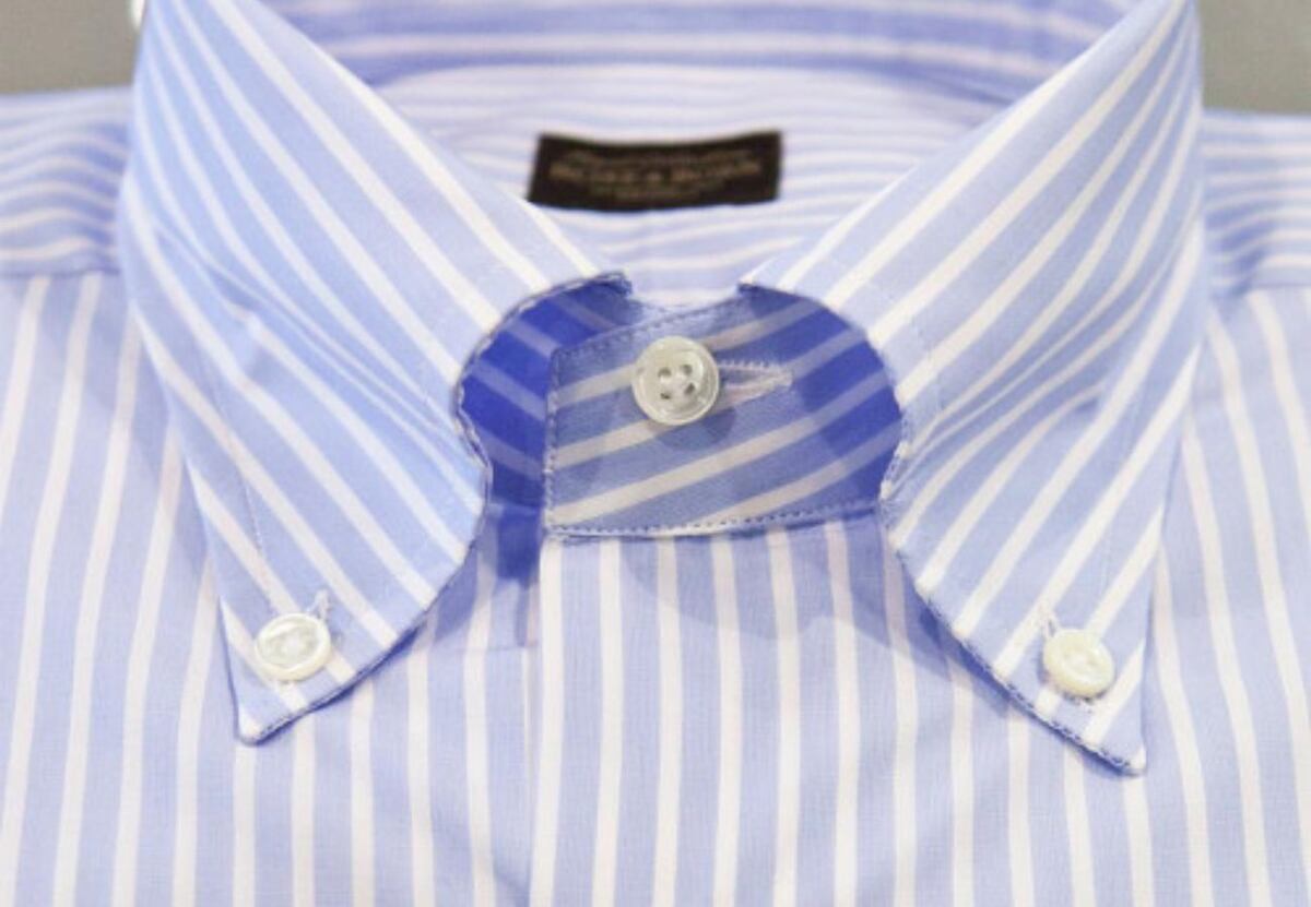 No es decorativo: la verdadera función de los botones que tienen las camisas en el cuello