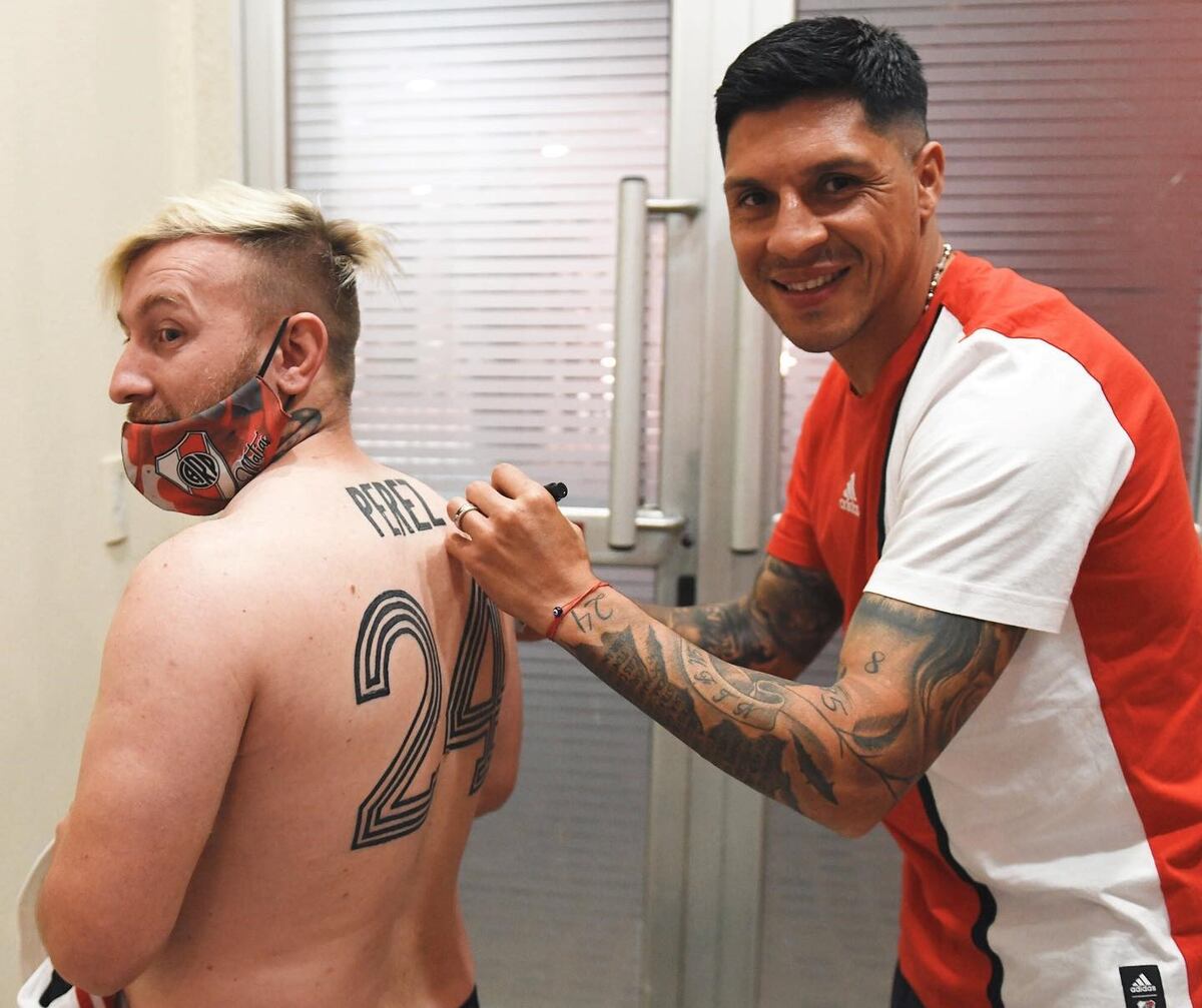 El hincha de River Plate de Arroyito con el tatuaje que sorprendió a Enzo Pérez