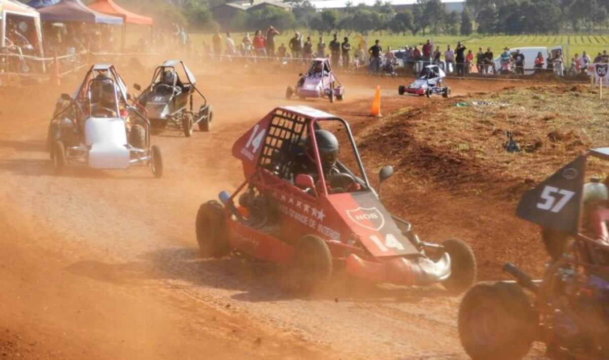 Más de 100 pilotos participaron de la competencia de Karting en Jardín América