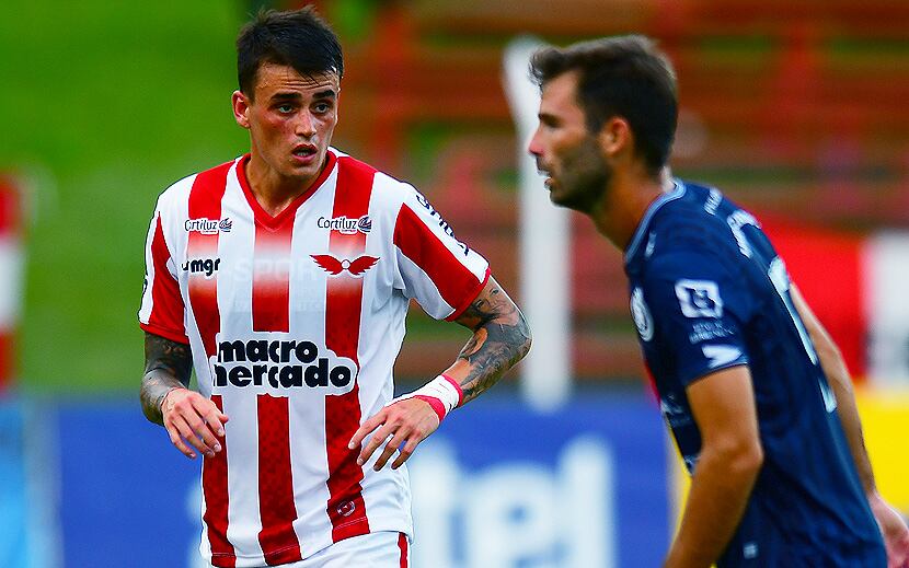 Nico Fonseca con la camiseta de River de Uruguay