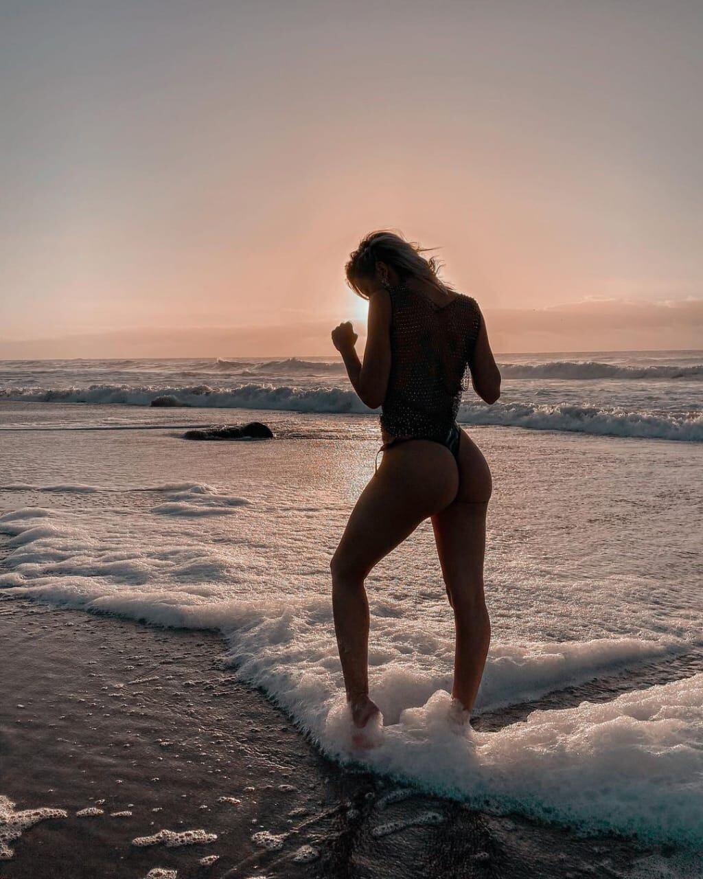 Bianca Iovenitti posó desde la playa. 