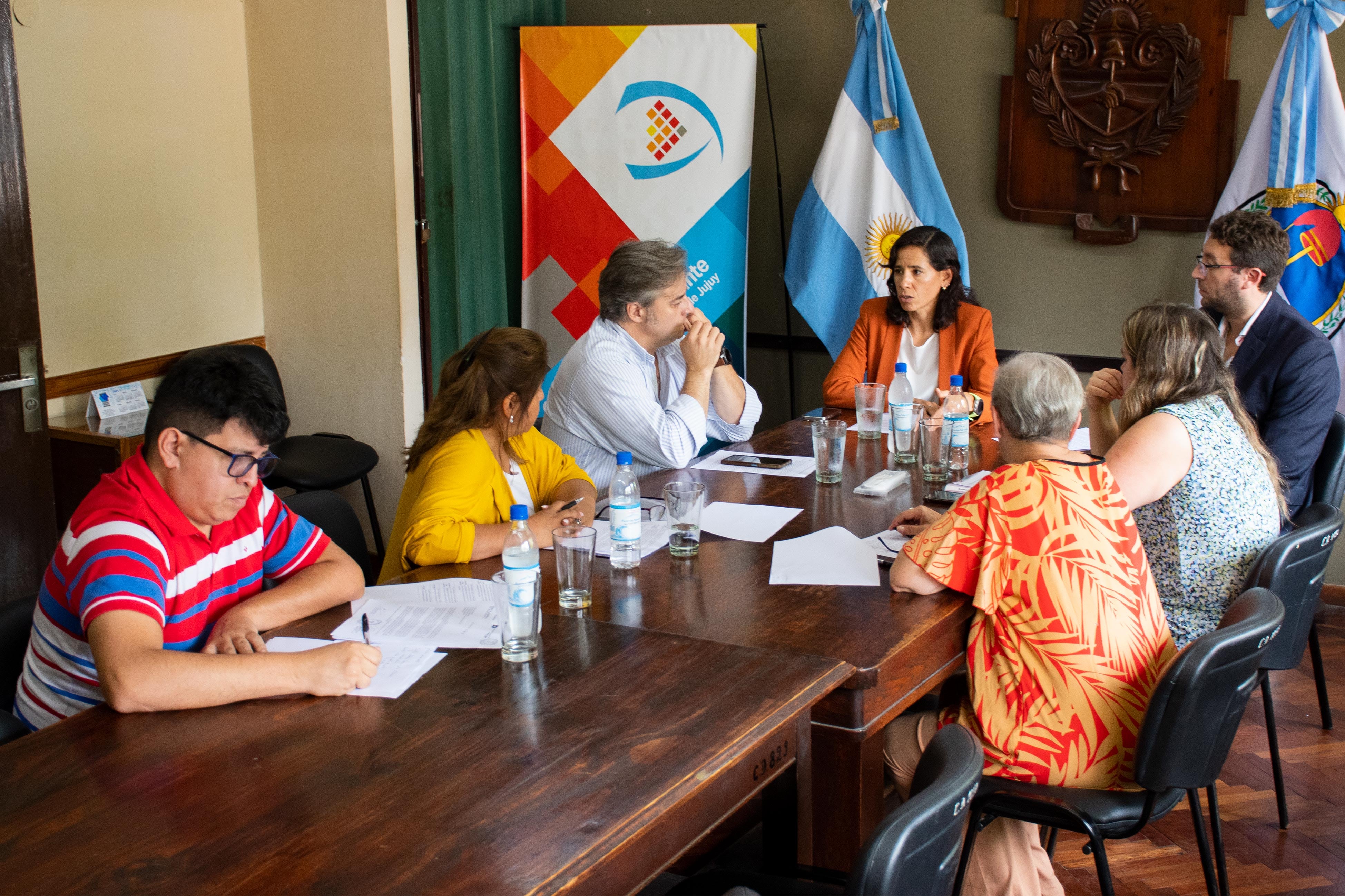 Concejales de la comisión de Finanzas recibieron este lunes a la secretaria de Hacienda de la Municipalidad capitalina, Agustina Apaza.