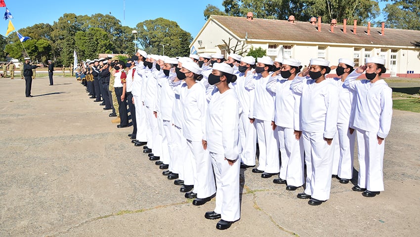 Ceremonia de egreso en base Baterías y entrega de diplomas a mejores promedios