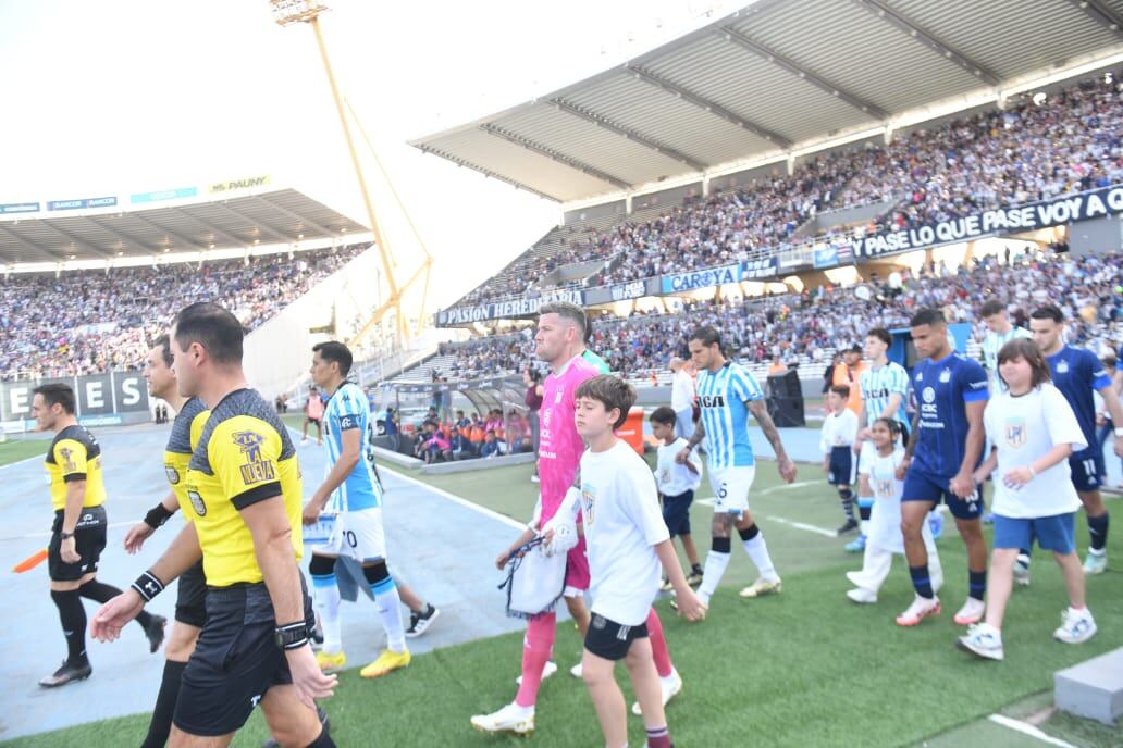 Talleres recibió a Racing Club por la fecha 15 de la Liga Profesional. Se jugó en el estadio Mario Alberto Kempes. (Javier Ferreyra / La Voz)