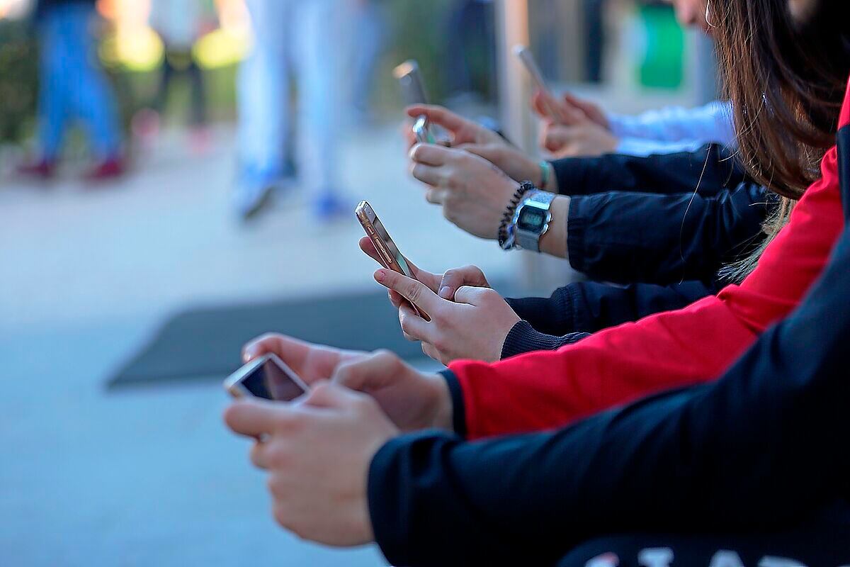 Retos Virales: ¿Cómo educar a los más pequeños sobre hábitos digitales saludables?