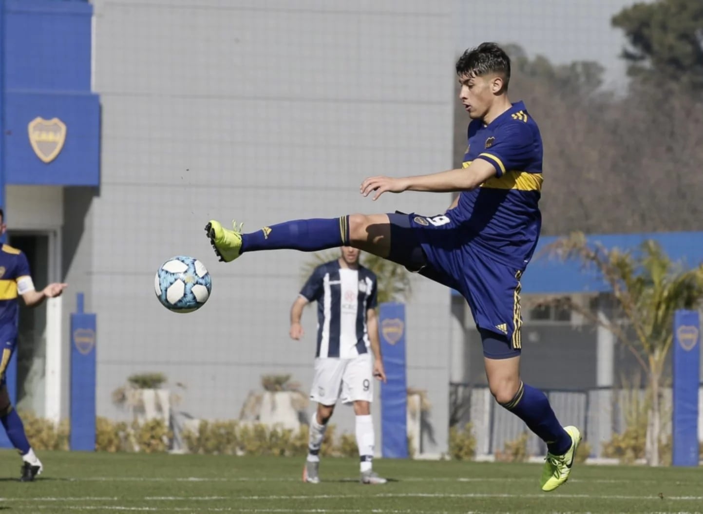 Federico Aguirre, el 9 puntano que debutó en la reserva de Boca