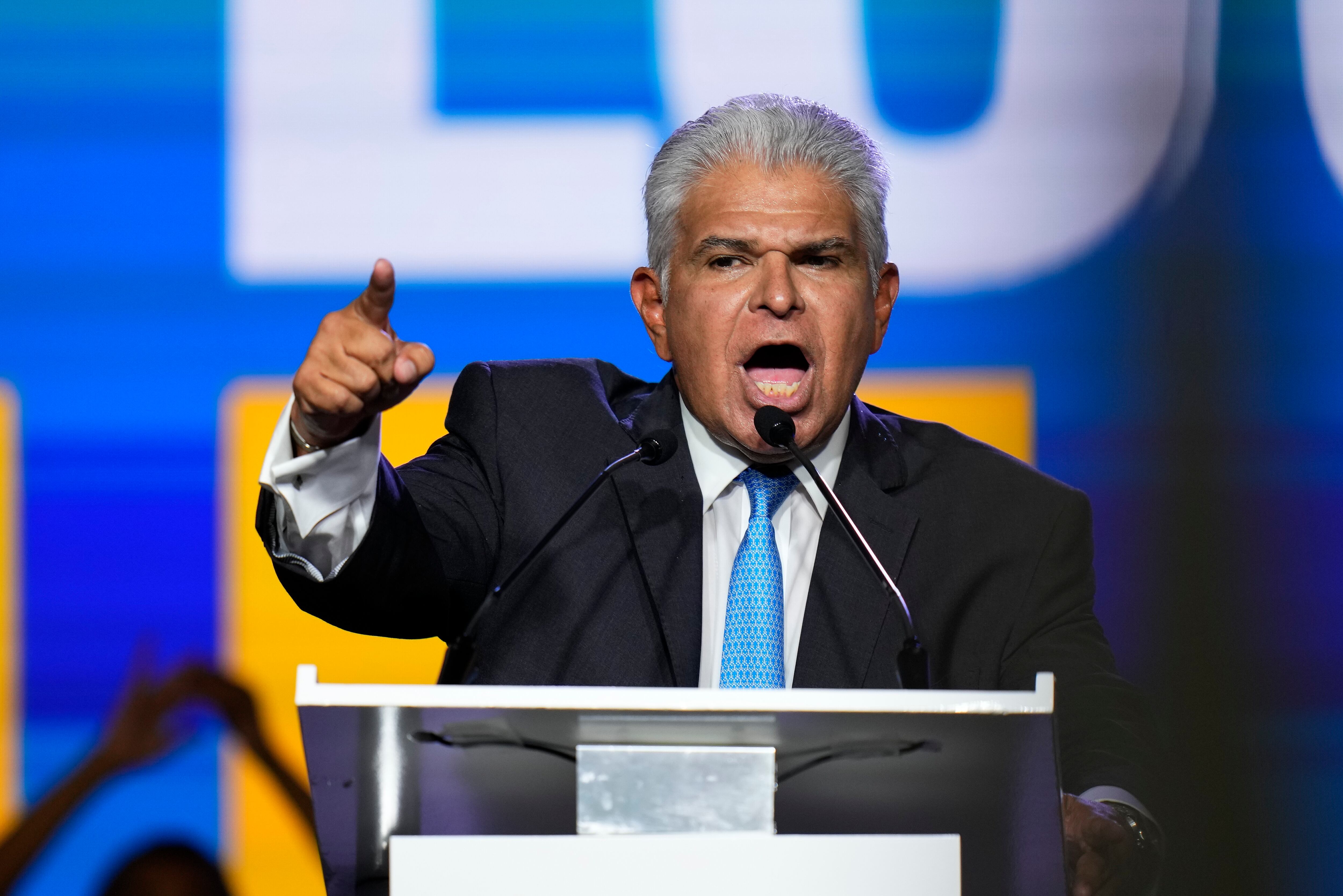 José Raúl Mulino, candidato presidencial de Realizando Metas, se dirige a sus simpatizantes en un acto de campaña en Ciudad de Panamá, el domingo 28 de de abril de 2024. Panamá tendrá elecciones generales el domingo 5 de mayo. (AP Foto/Matías Delacroix)