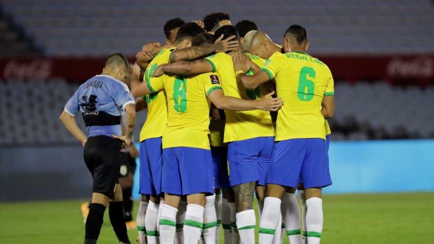 Diego Rossi y Alexis Rolín fueron suplentes en la derrota con Brasil.