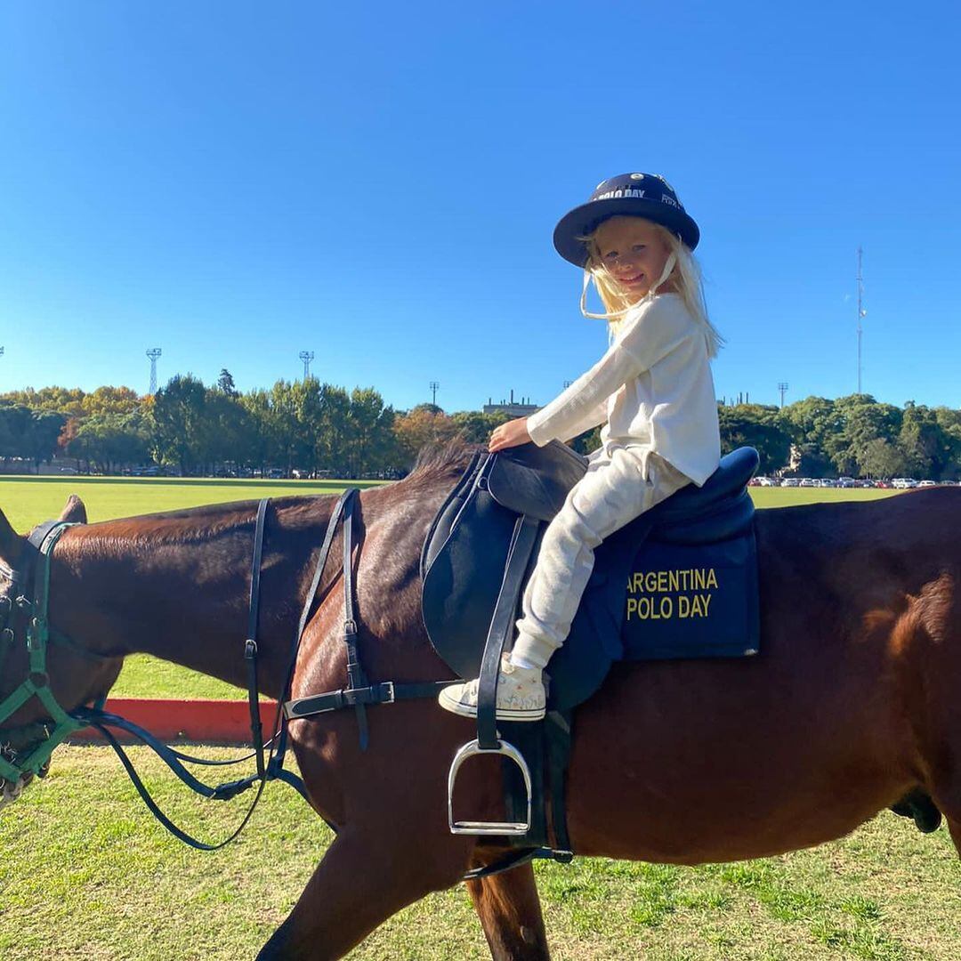 Matilda Salazar toda una "mini polista".