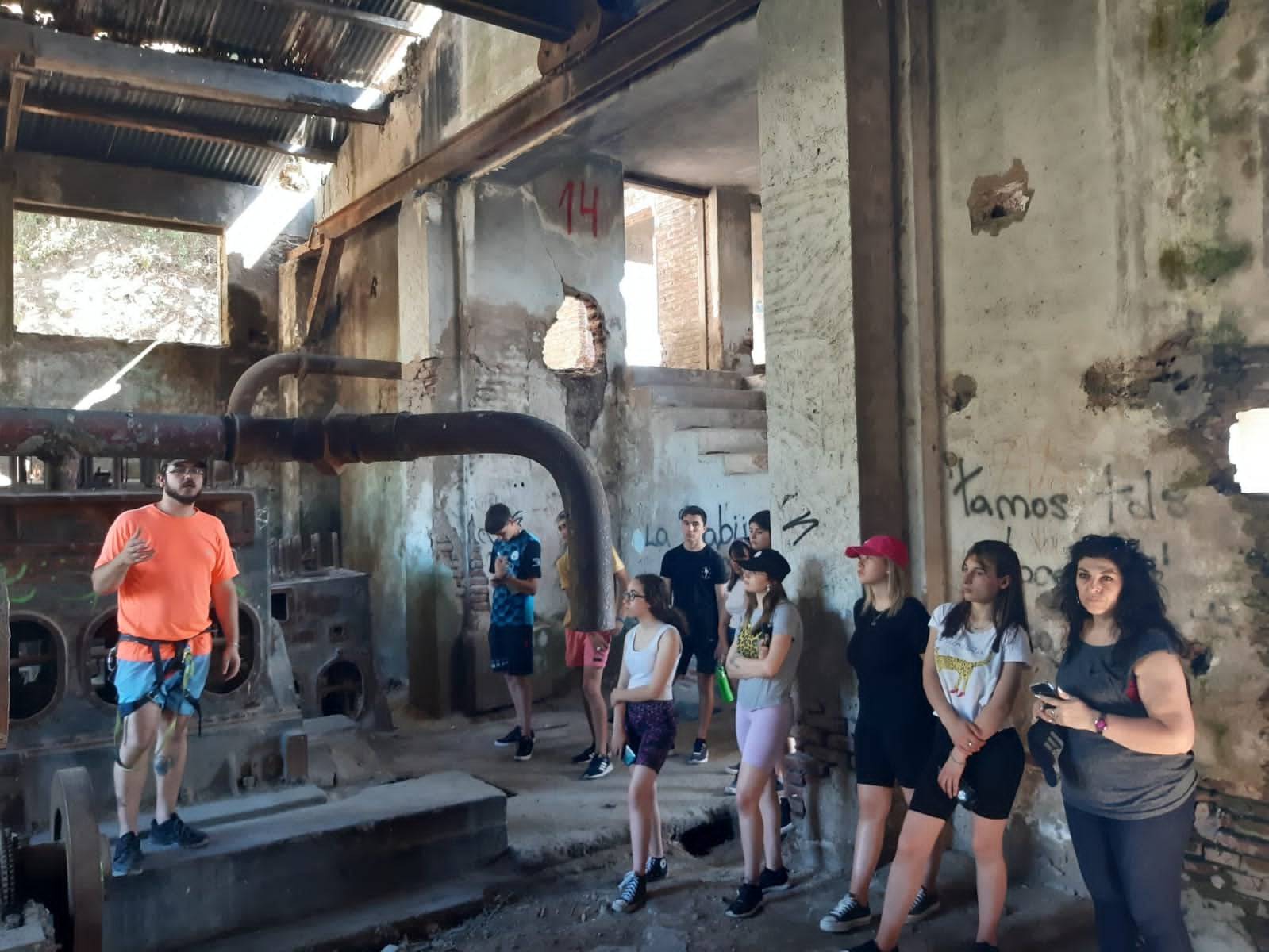 Visita al Puente Viejo de Quequén de alumnos de 5to año de la Secundaria Nº 4