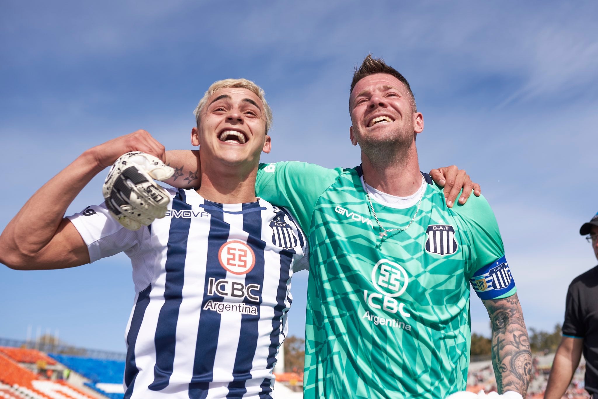 Sosa y Herrera celebran la clasificación de Talleres a los cuartos de final de la Copa Argentina. (Prensa Talleres)