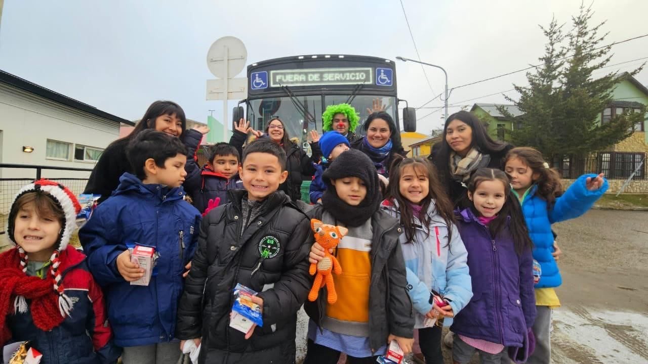 Más de 700 niños y maestras disfrutaron de “Conociendo mi bondi