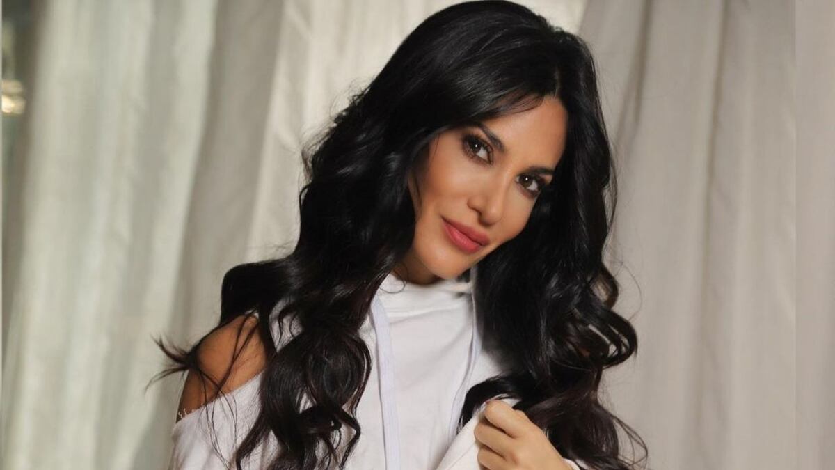 Silvina Escudero posó con una microbikini bicolor que será tendencia en verano