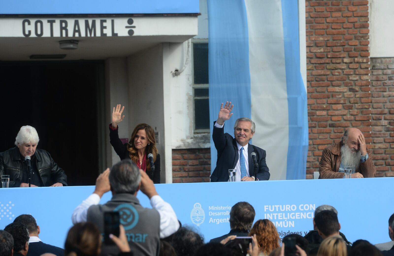 Alberto Fernández: “Uno o una de los nuestros va a sucederme” (Foto Clarín)