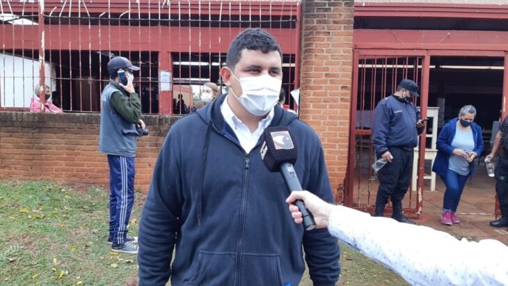 Con su voto emitido, el candidato Leonardo Rodríguez invita a “todos los vecinos a que se acerquen a votar con confianza”