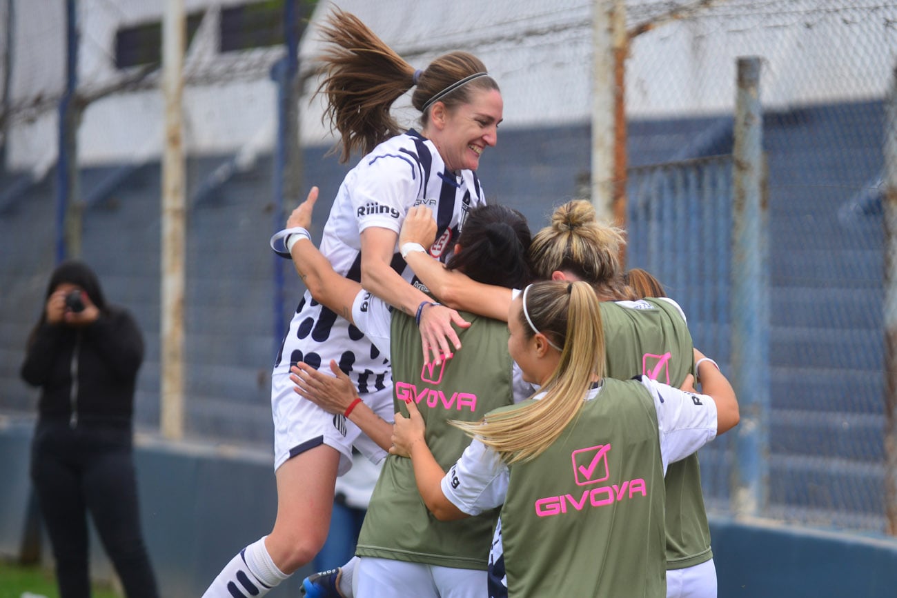 Talleres le ganó a All Boys y pasó a la final del torneo de fútbol femenino. (Nicolás Bravo / La Voz)