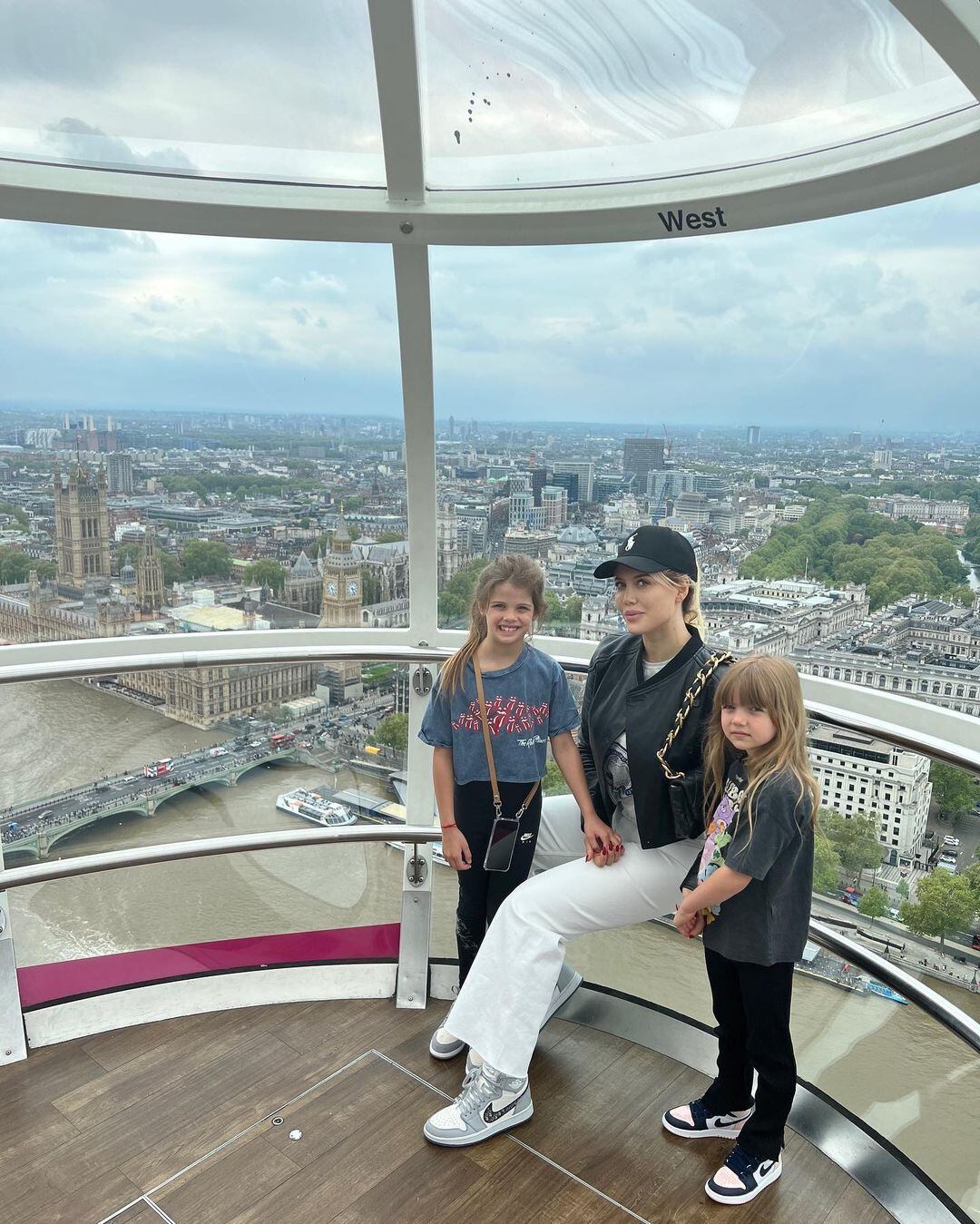 Wanda Nara en Londres junto a Mauro Icardi y sus hijas.