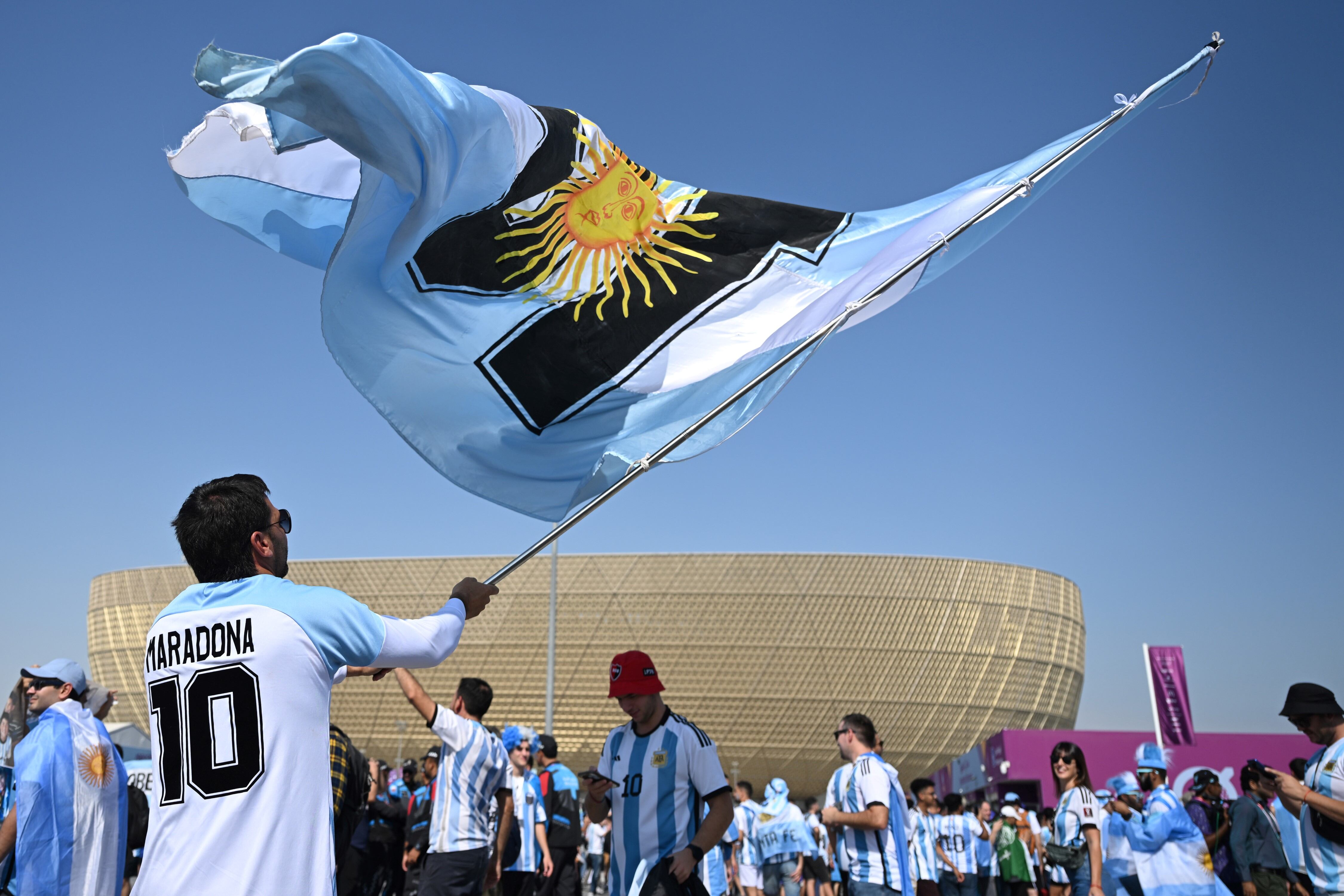 Hinchas argentinos coparon el estadio Lusail en la final del Mundial de Qatar 2022. 