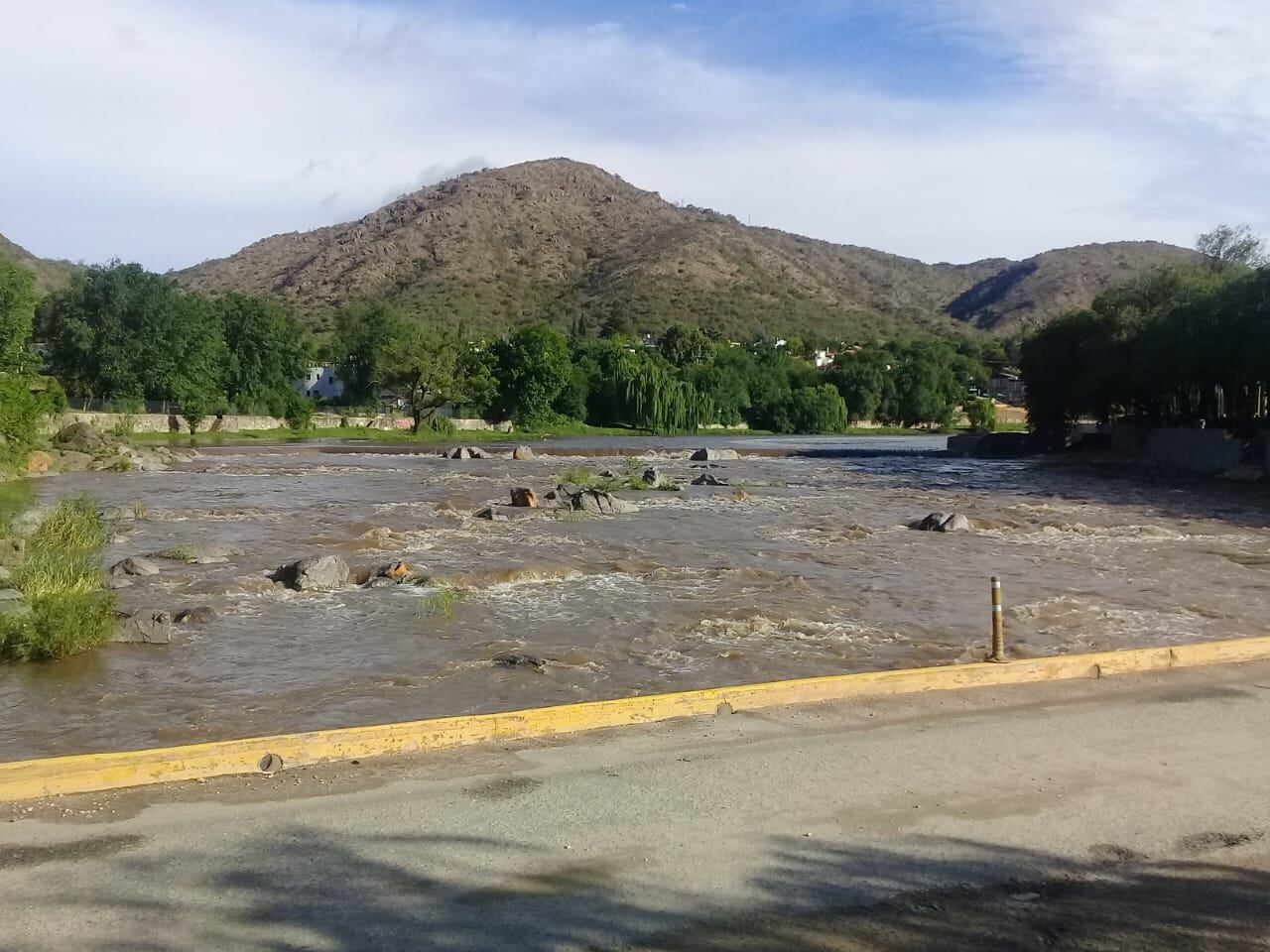 El río San Antonio y una crecida de 2,5 m.