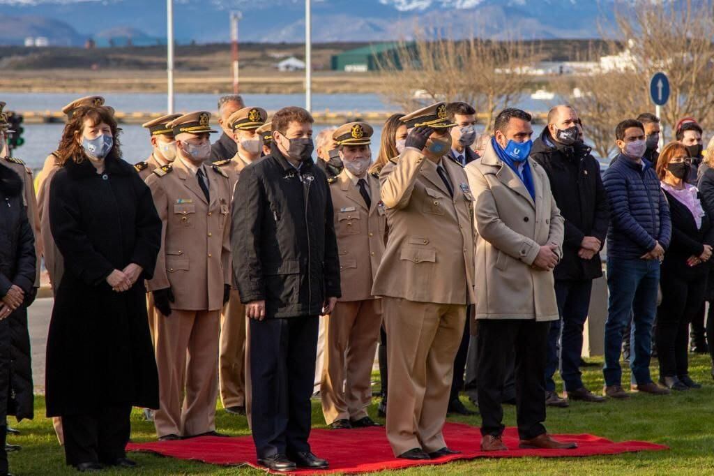 Las celebraciones por el 137° aniversario de Ushuaia comenzaron a las 8 de la mañana con la participación del intendente Walter Vuoto e integrantes de su Gabinete en la Prefectura Naval.