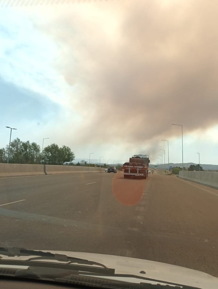 La nube de humo vista desde Av. Circunvalación a la altura de Armada Argentina.